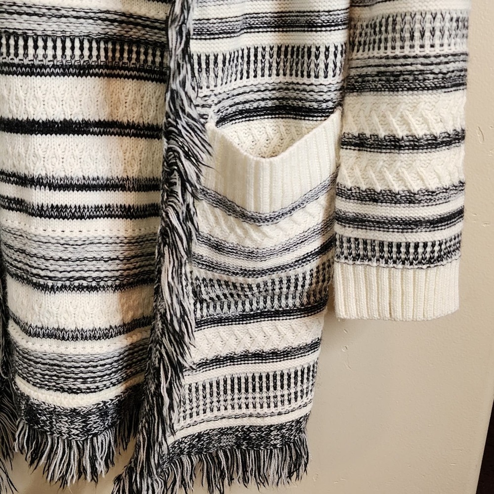 Very J open front fringe striped cardigan, gray and white, size small - Picture 4 of 6